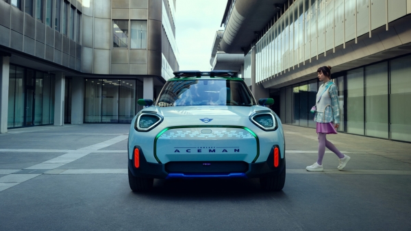 Бренд MINI представил концептуальный электрический кроссовер MINI Aceman 27 июля 2022 года