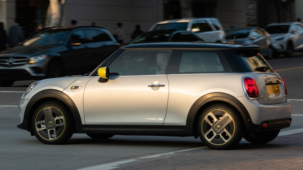 Компания MINI представила электрические Cooper SE адаптированный для водителей-инвалидов Компания MINI представила электрические Cooper SE адаптированный для водителей-инвалидов