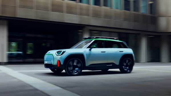 Бренд MINI представил концептуальный электрический кроссовер MINI Aceman 27 июля 2022 года