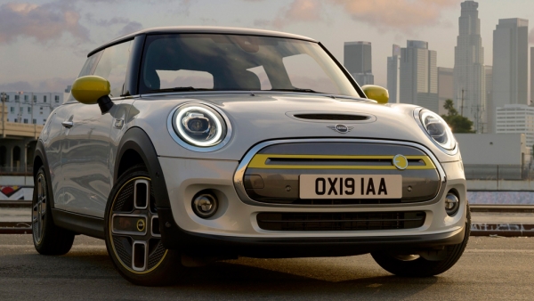 Компания MINI представила электрические Cooper SE адаптированный для водителей-инвалидов Компания MINI представила электрические Cooper SE адаптированный для водителей-инвалидов