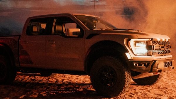 Ford представила F-150 Raptor R — второй по мощности серийный пикап в мире Ford представила F-150 Raptor R — второй по мощности серийный пикап в мире