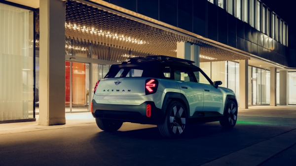 Бренд MINI представил концептуальный электрический кроссовер MINI Aceman 27 июля 2022 года