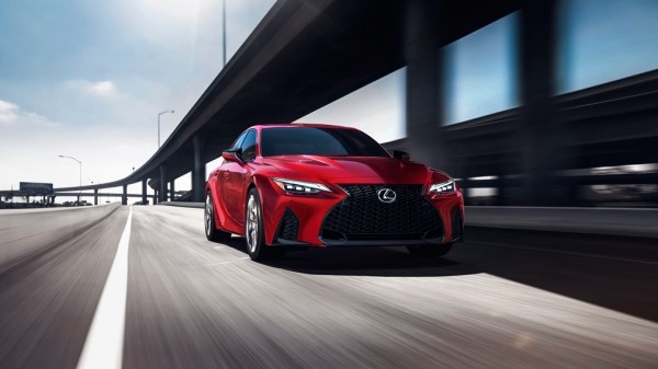 Lexus представил высокопроизводительный седан IS 500 в модификации F Sport Performance