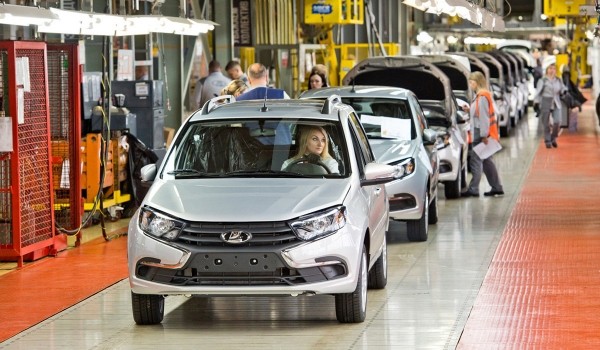 Дайджест дня: аварийность в России, «семерка» на конвейере и другие события индустрии Дайджест дня: аварийность в России, «семерка» на конвейере и другие события индустрии