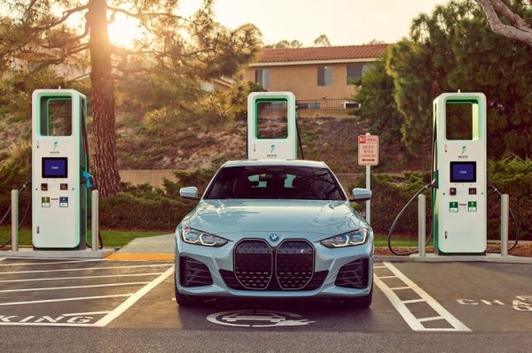 BMW снова пытается вернуть платные подписки за некоторые функции автомобиля