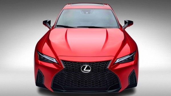 Lexus представил высокопроизводительный седан IS 500 в модификации F Sport Performance