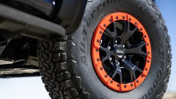 Ford представила F-150 Raptor R — второй по мощности серийный пикап в мире Ford представила F-150 Raptor R — второй по мощности серийный пикап в мире