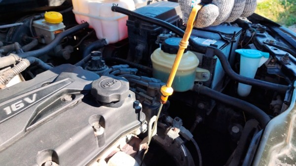 Российским автолюбителям сообщили, что убивает двигатель автомашины летом Российским автолюбителям сообщили, что убивает двигатель автомашины летом