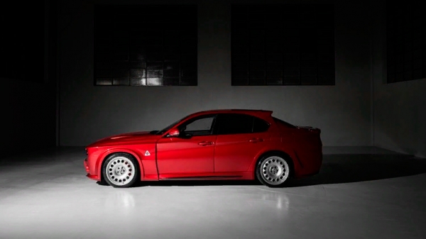 Седан Alfa Romeo Giulia Quadrifoglio стилизовали под модель 60-х годов Седан Alfa Romeo Giulia Quadrifoglio стилизовали под модель 60-х годов