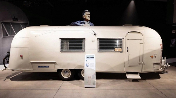 Компания Airstream анонсировала туристический трейлер Basecamp