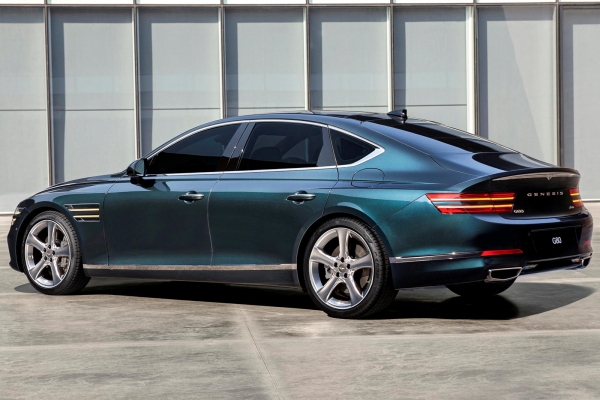 Компания BMW возглавила ТОП-10 самых популярных премиальных брендов у россиян в 2022 году