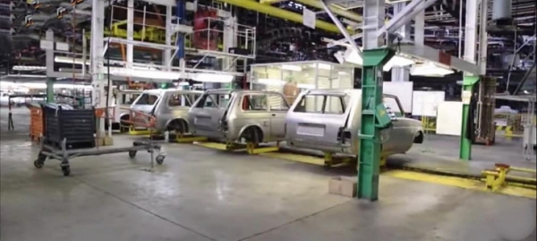 Компания Rivian начнет поставки электрического внедорожника R1S к концу лета 2022 года Компания Rivian начнет поставки электрического внедорожника R1S к концу лета 2022 года