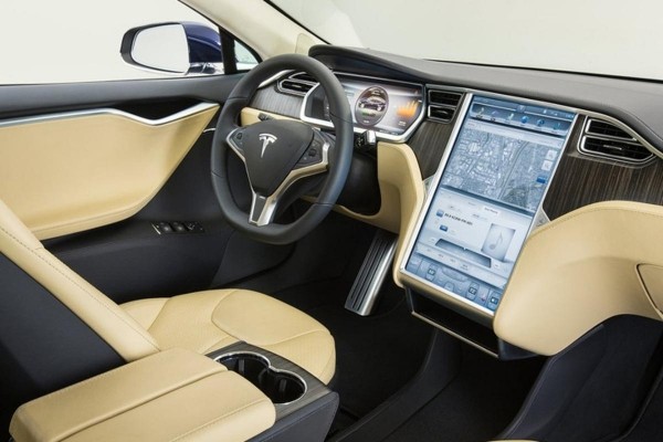 Компания Tesla сделала подписку на доступ к системе навигации платной услугой