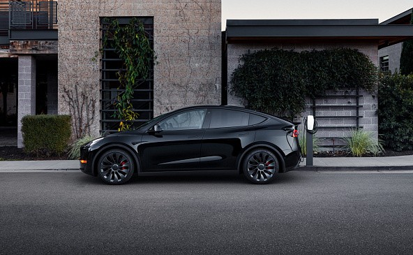 Компания Tesla сделала подписку на доступ к системе навигации платной услугой