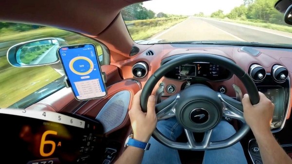 McLaren GT грозно рычит на скорости более 321 км/ч McLaren GT грозно рычит на скорости более 321 км/ч