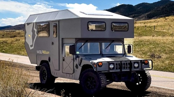 На базе внедорожинка Hummer H1 сделали комфортный автодом