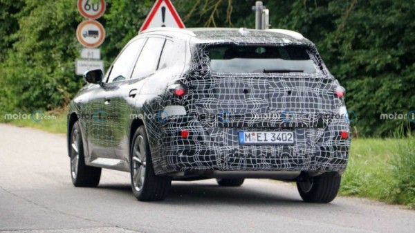 На тестах замечен прототип обновленного кроссовера BMW X3 На тестах замечен прототип обновленного кроссовера BMW X3