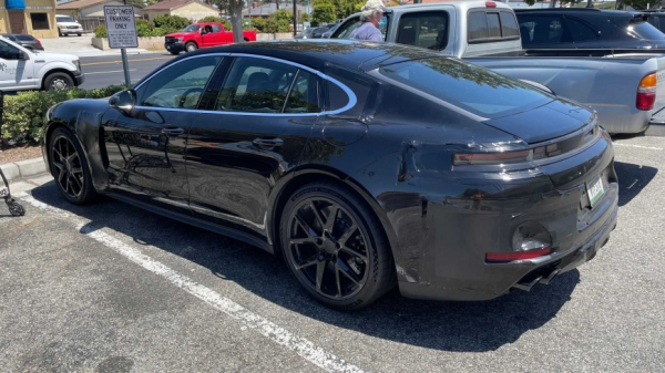 На тестах замечены прототипы Porsche Cayenne 2023 года и Panamera 2024 года На тестах замечены прототипы Porsche Cayenne 2023 года и Panamera 2024 года