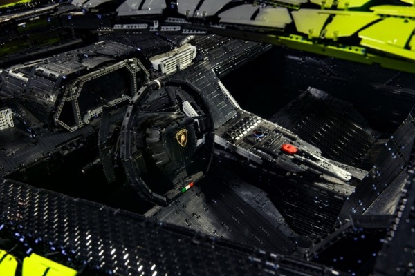 На выставке показали модель LEGO Technic Lamborghini Sián FKP 37 в масштабе 1:1 из 400 000 деталей На выставке показали модель LEGO Technic Lamborghini Sián FKP 37 в масштабе 1:1 из 400 000 деталей