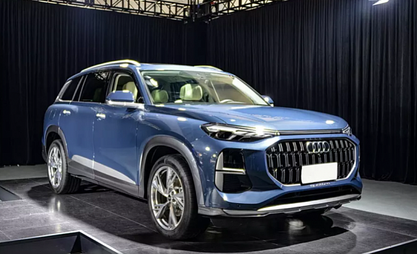 В Сети показали Ford Mustang с дизельным двигателем, из которого выходит черный дым при буксировки лодки