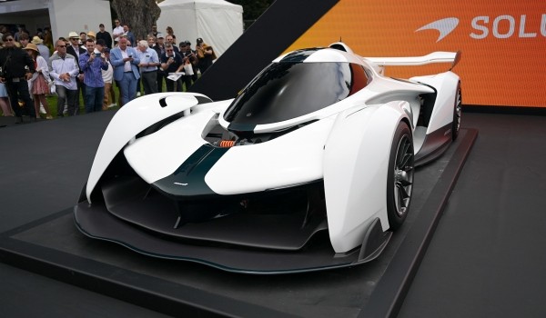 Родстер Bugatti, самый мощный Bentley и другие премьеры Пеббл-Бич