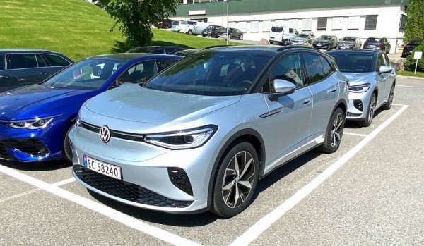 Дайджест дня: самый дорогой Range Rover, виски Bentley и другие события индустрии