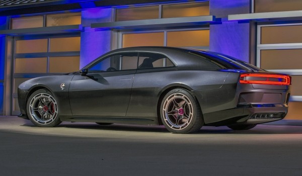 Dodge Charger Daytona SRT показал будущее масл-каров