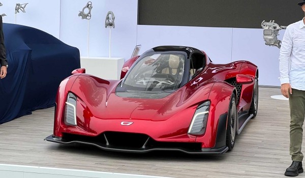 Родстер Bugatti, самый мощный Bentley и другие премьеры Пеббл-Бич