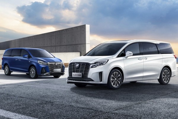 Минивэны Buick GL8 обновлены перед дебютом свежей модели Минивэны Buick GL8 обновлены перед дебютом свежей модели