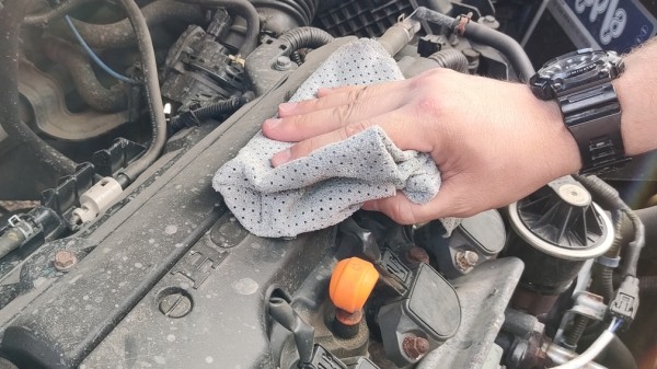 Как помыть подкапотное пространство и не навредить автомобилю Как помыть подкапотное пространство и не навредить автомобилю