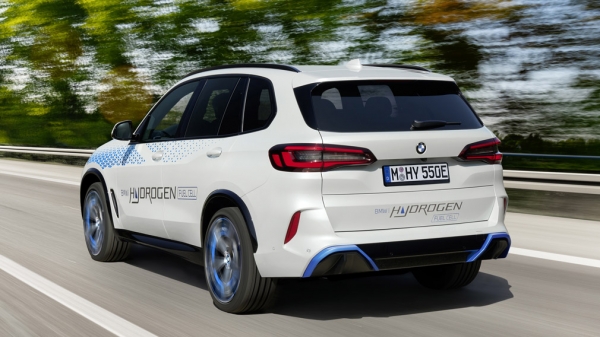 BMW разрабатывает новую версию кроссовера X5 совместно с Toyota BMW разрабатывает новую версию кроссовера X5 совместно с Toyota