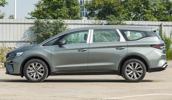 Минивэн Geely Jiaji L: увеличенный багажник и много обновок