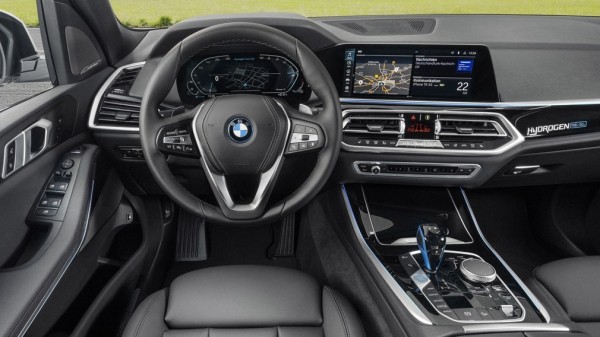 BMW разрабатывает новую версию кроссовера X5 совместно с Toyota BMW разрабатывает новую версию кроссовера X5 совместно с Toyota