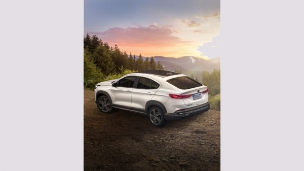 Fiat выпустил недорогой купе-кроссовер Fiat Fastback для Латинской Америки