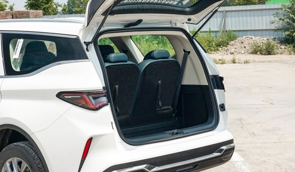 Минивэн Geely Jiaji L: увеличенный багажник и много обновок