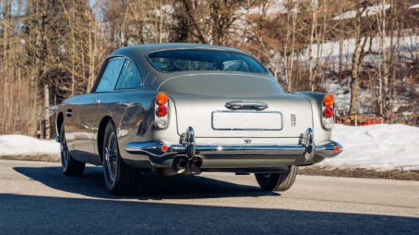 ASTON MARTIN DB5 1964 года Шона Коннери продан на аукционе за 2,4 миллиона долларов ASTON MARTIN DB5 1964 года Шона Коннери продан на аукционе за 2,4 миллиона долларов