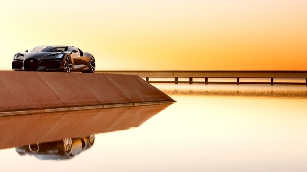 Дебютировал последний дорожный Bugatti с двигателем W16 — родстер Mistral Дебютировал последний дорожный Bugatti с двигателем W16 — родстер Mistral