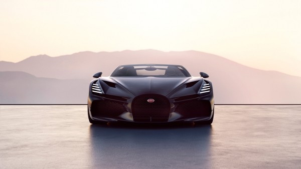 Дебютировал последний дорожный Bugatti с двигателем W16 — родстер Mistral Дебютировал последний дорожный Bugatti с двигателем W16 — родстер Mistral