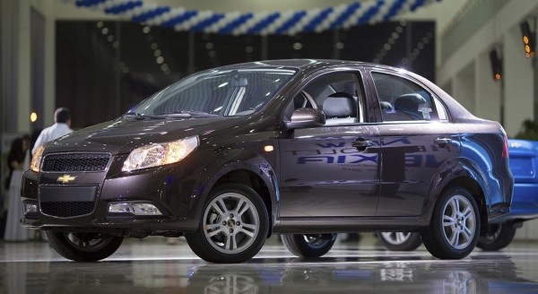 Дайджест дня: самый дорогой Range Rover, виски Bentley и другие события индустрии