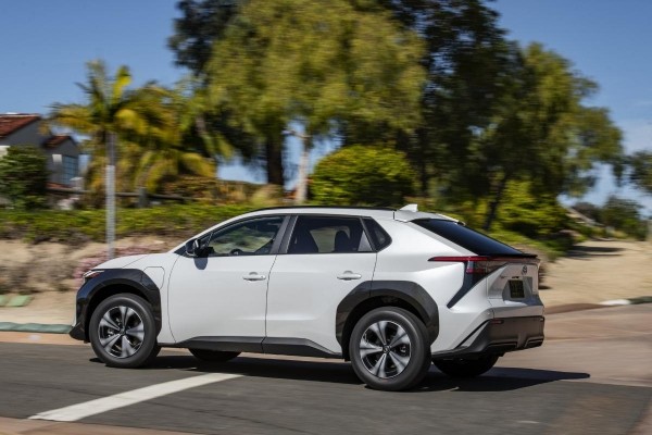 Директор по продажам TOYOTA усомнился, что рынок готов к массовому внедрению электромобилей