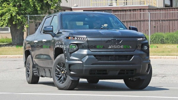 Электрический пикап Chevrolet Silverado EV 2024 года впервые засветился во время рекламных съемок Электрический пикап Chevrolet Silverado EV 2024 года впервые засветился во время рекламных съемок