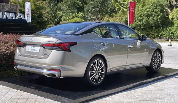 Седан Nissan Altima: альтернативный рестайлинг Седан Nissan Altima: альтернативный рестайлинг