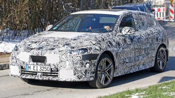 Гибридный BMW X3 2024 года показали на шпионских фото с дорожных тестов 