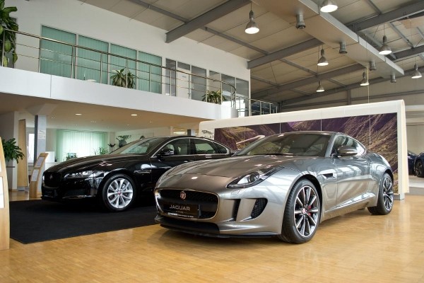 Гражданам в РФ перечислили автопроизводителей, которые могут уйти с рынка в 2022 году