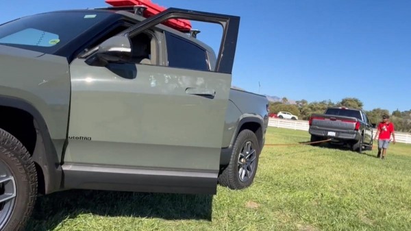 Какой из электрических пикапов сильнее Ford F-150 Lightning или Rivian R1T?