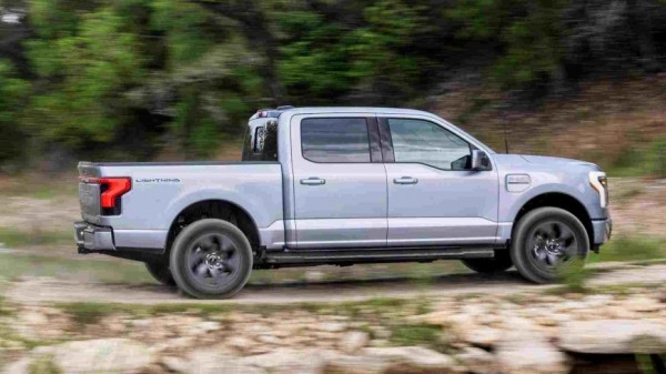 Компания Ford подняла цены на электрический Ford F-150 Lightning 2023 года