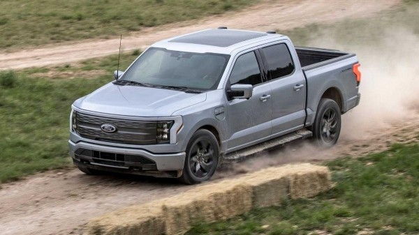 Компания Ford подняла цены на электрический Ford F-150 Lightning 2023 года