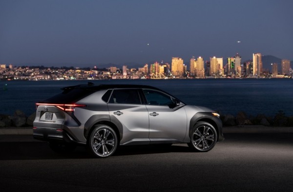 Компания Toyota признает право Калифорнии диктовать стандарты выбросов автомобилей с ДВС