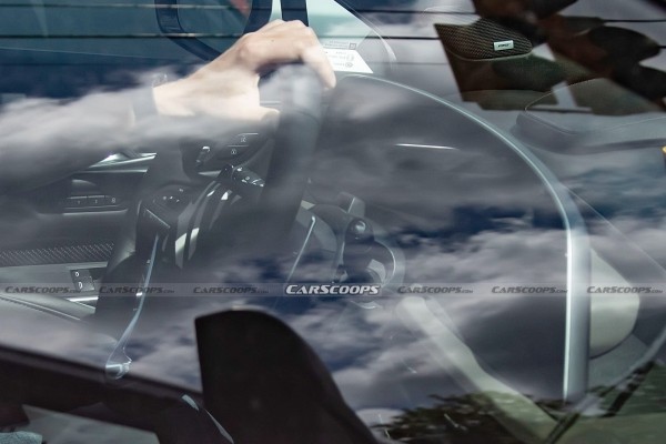 Обновлённый Cadillac XT4 сфотографировали с новыми светодиодными фарами 