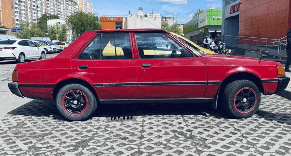 Один из самых старых Mitsubishi Lancer выставили на продажу в РФ за 100 тыс. рублей Один из самых старых Mitsubishi Lancer выставили на продажу в РФ за 100 тыс. рублей